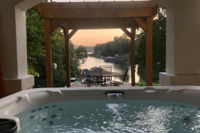 Hummingbird Home by AvantStay Boat House Dock
